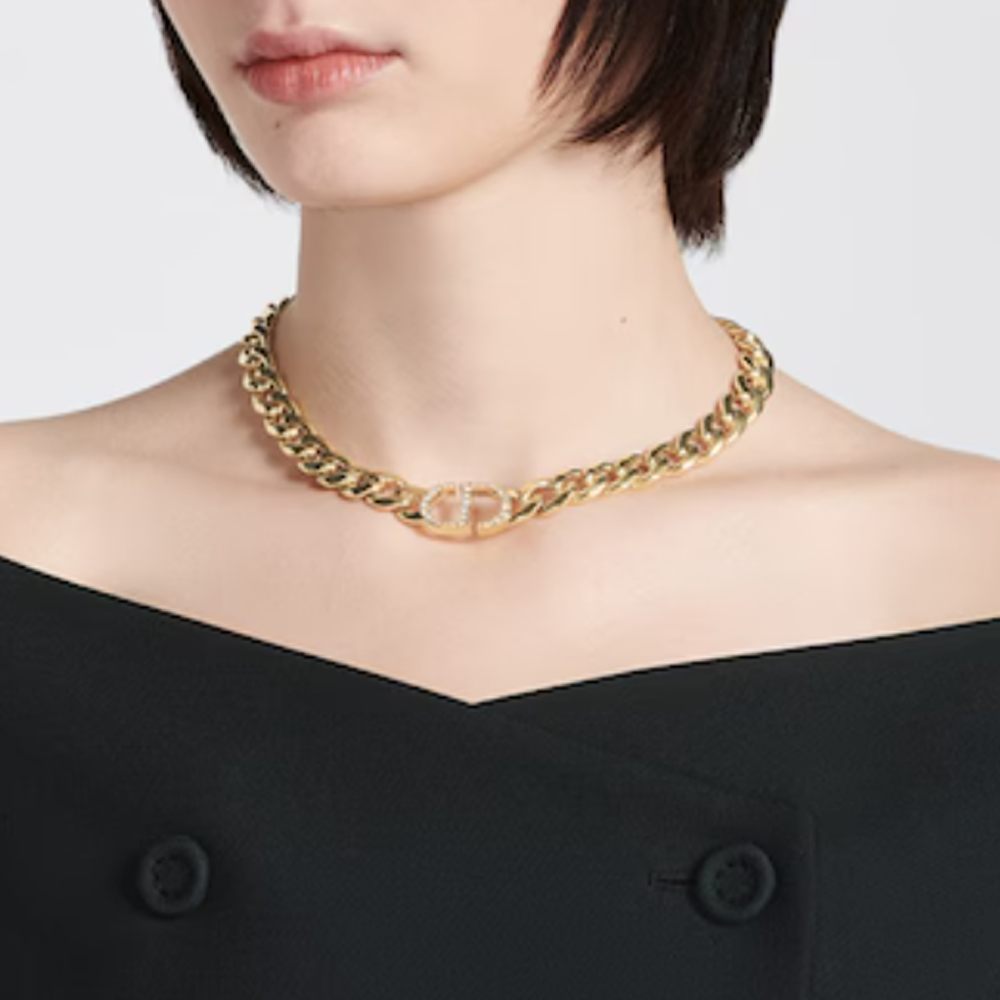 EXCLUSIVE | Collier Chat Or